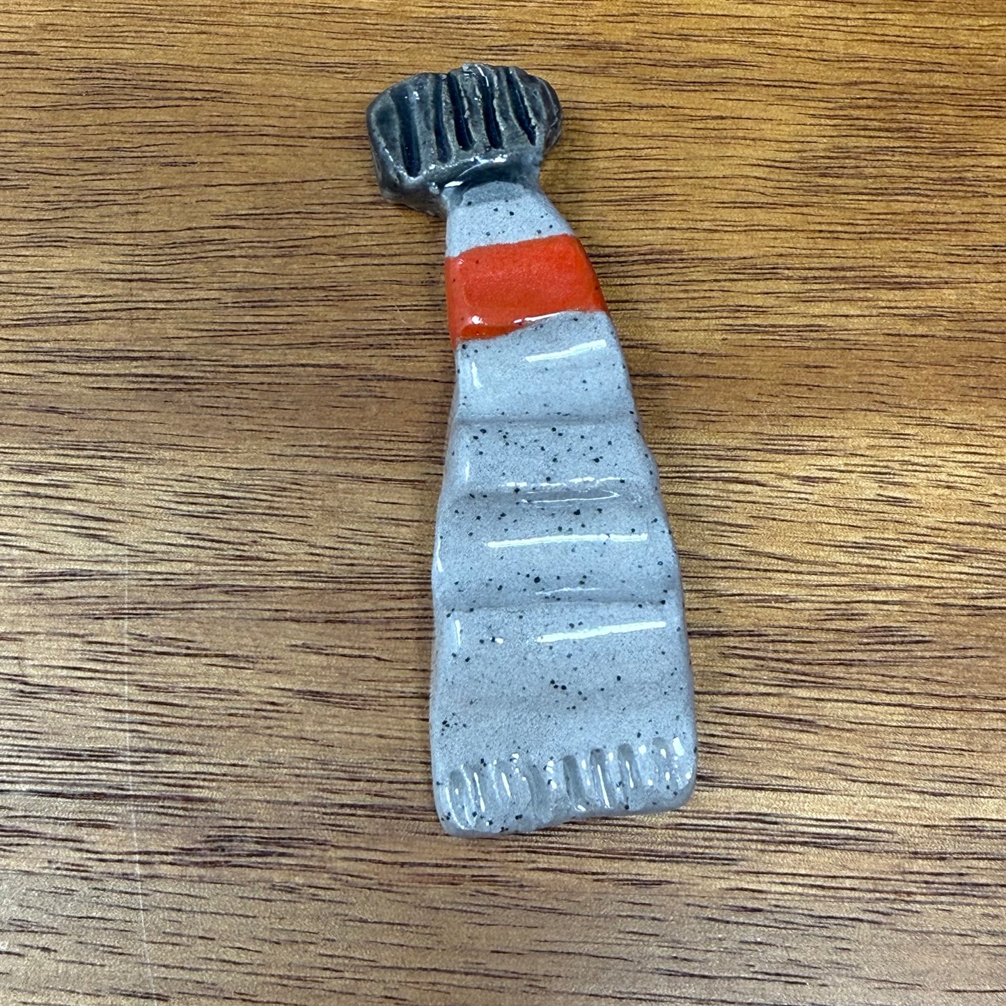 Gray tube brush rests